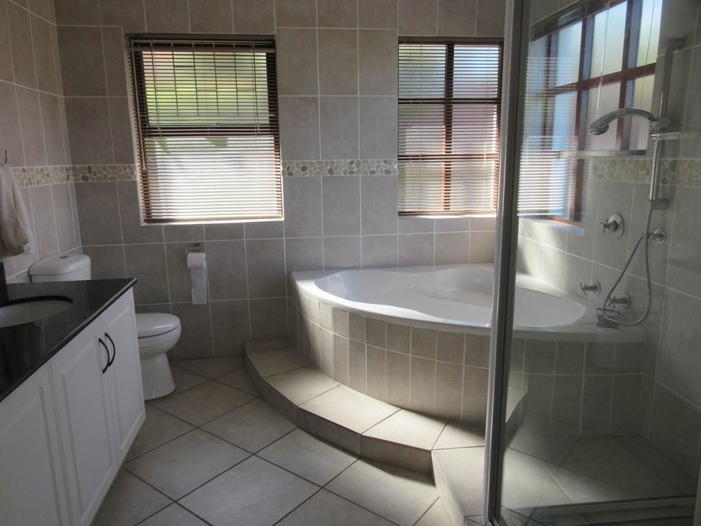 4 Bed House in Port Alfred photo number 26