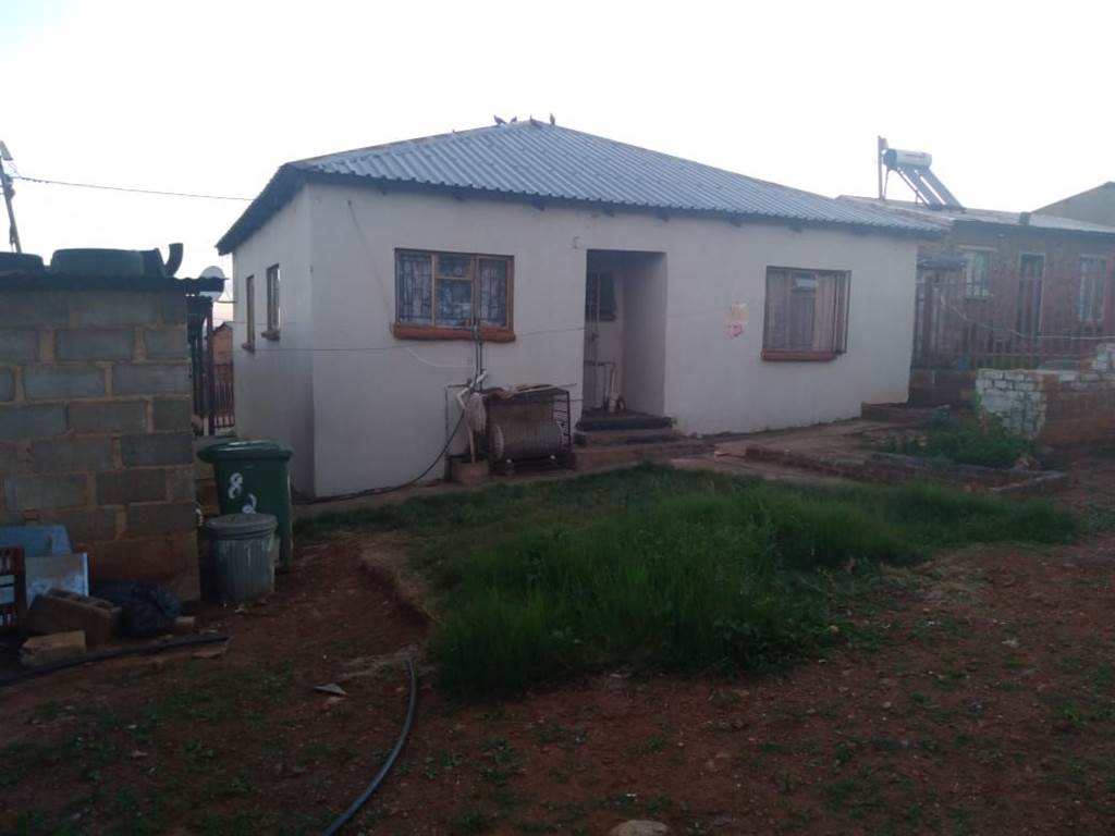 3 Bed House in Ikageng photo number 3