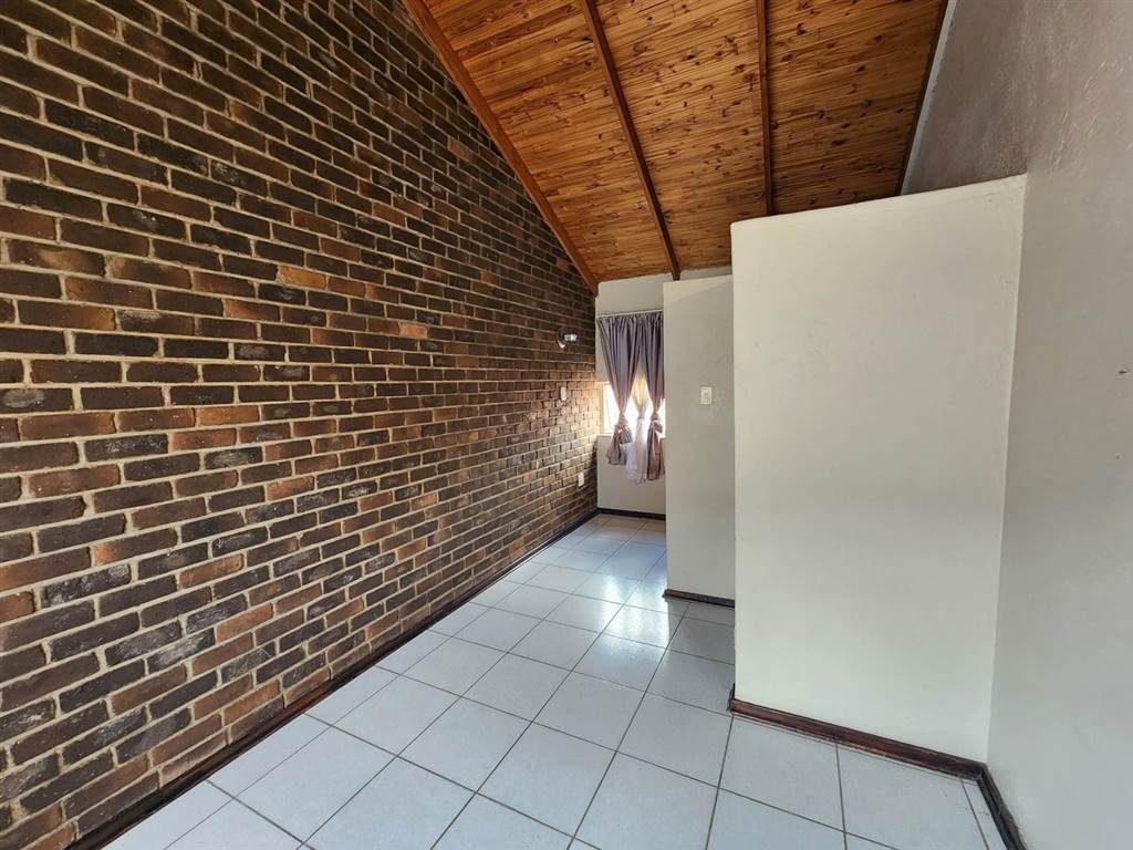 2 Bed Duplex in Polokwane Central photo number 16