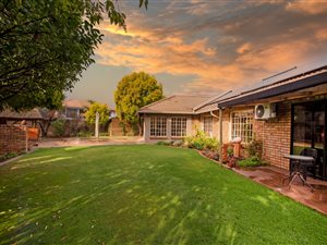 4 Bed House in Country View