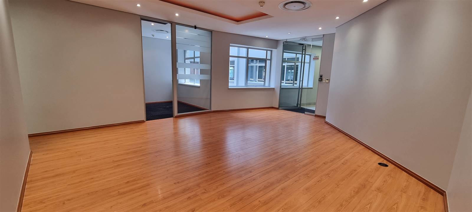 330  m² Commercial space in Sandown photo number 3
