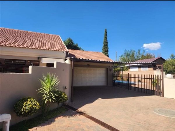 3 Bedroom Townhouse 3 Bedroom Townhouse