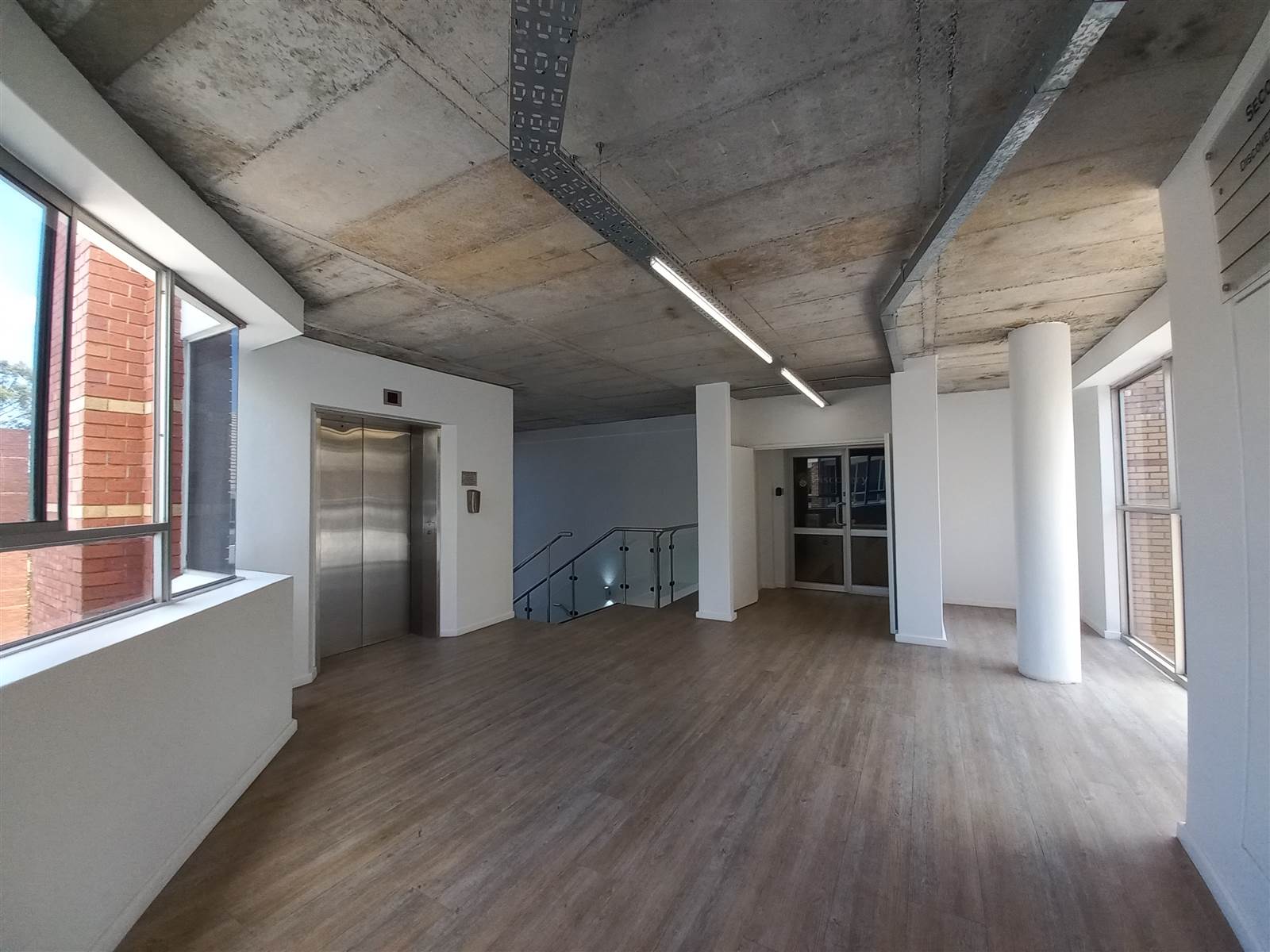 162  m² Commercial space in Tyger Valley photo number 3