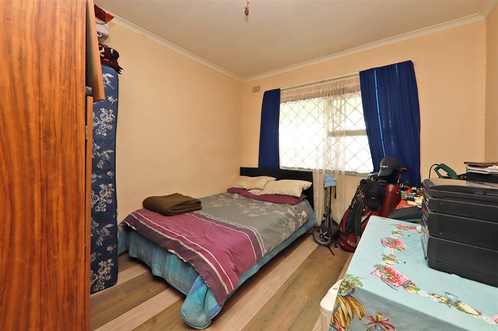 3 Bed House in Grassy Park photo number 12