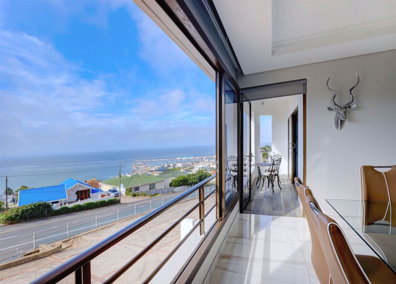 2 Bed Apartment in Mossel Bay Central photo number 16