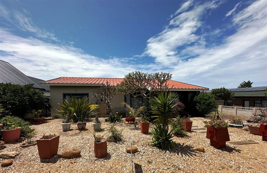 4 Bed House in Stilbaai photo number 1