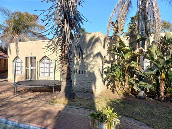 4 Bedroom House 4 Bedroom House