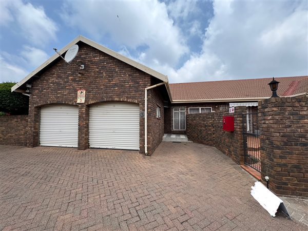 3 Bedroom Townhouse 3 Bedroom Townhouse