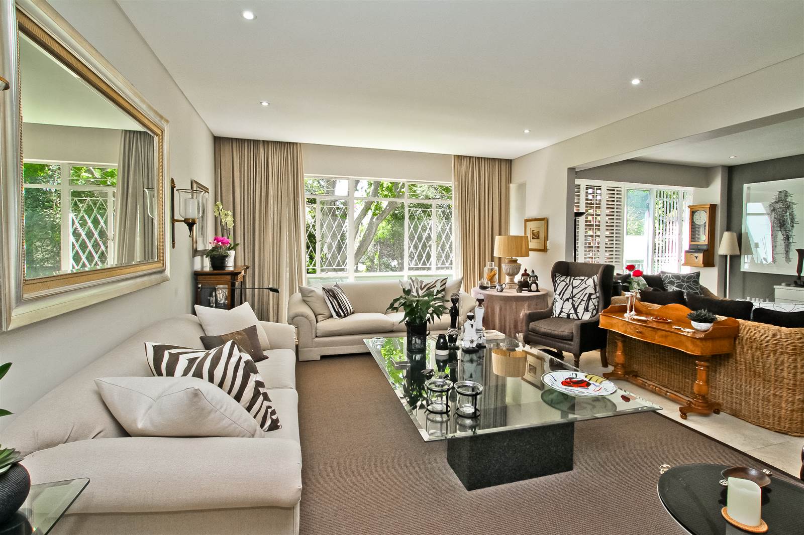 3 Bed Apartment in Hyde Park photo number 24