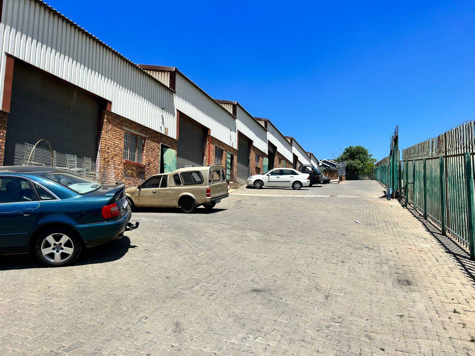 330  m² Industrial space in Lombardy West photo number 1