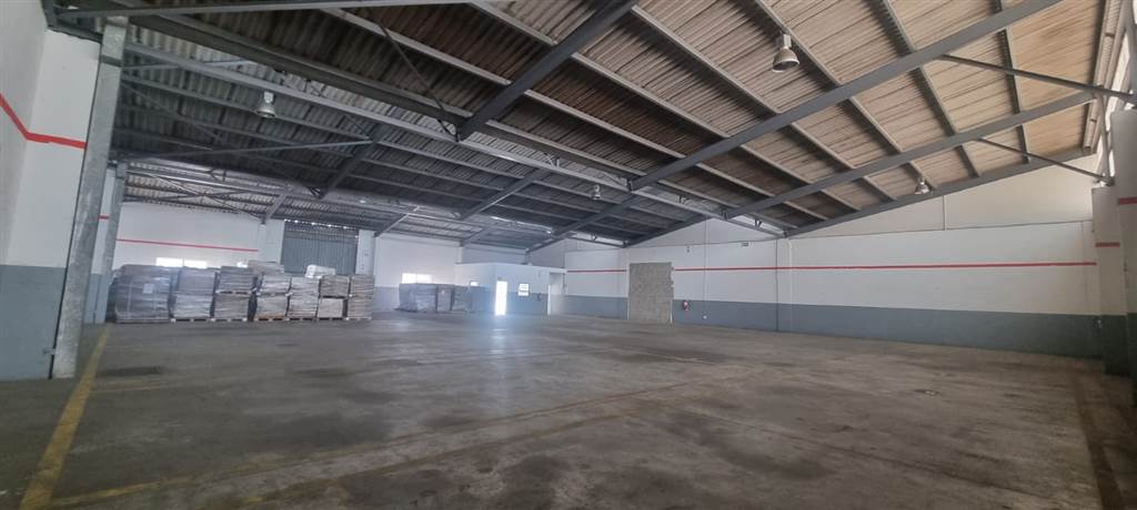 3075  m² Industrial space in Airport Industria photo number 9