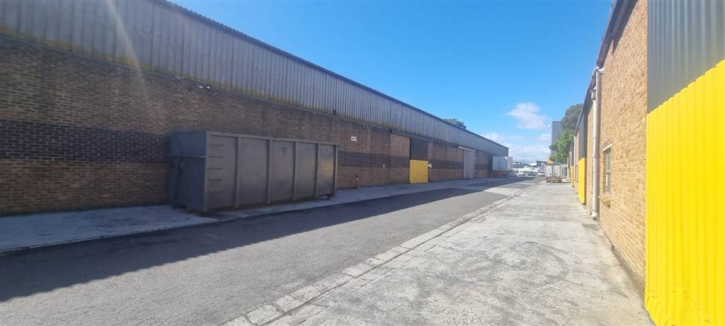 3075  m² Industrial space in Airport Industria photo number 16