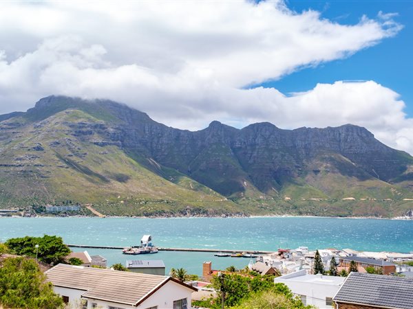 555 m² Land available in Hout Bay and surrounds