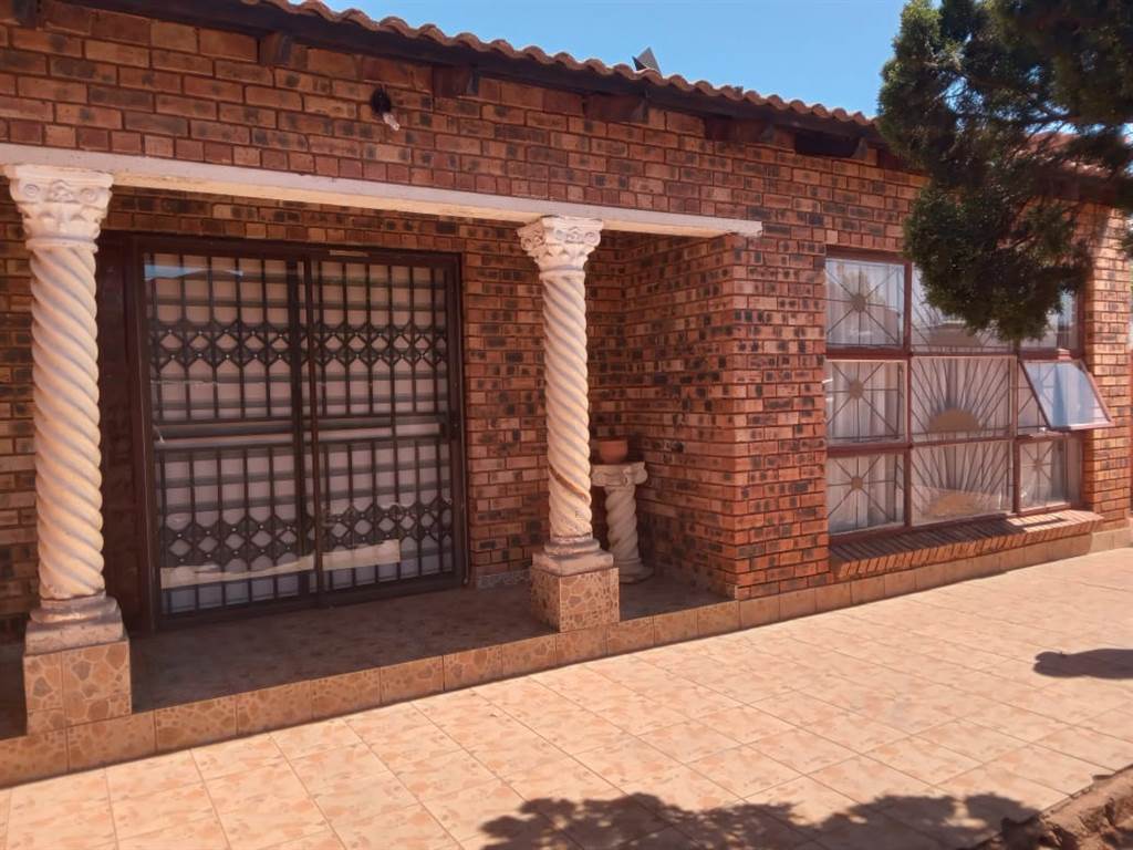 3 Bed House in Mohlakeng photo number 21