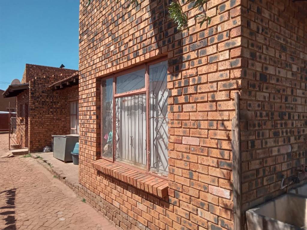 3 Bed House in Mohlakeng photo number 19