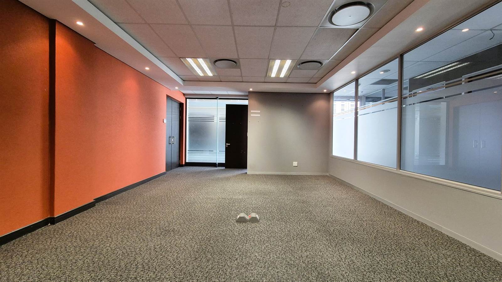 518  m² Office Space in Menlyn photo number 18