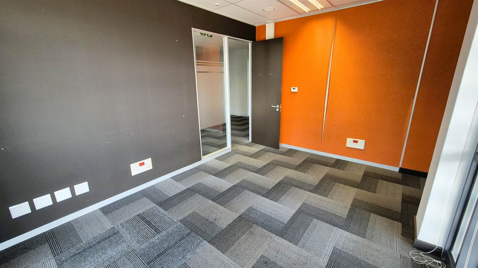 518  m² Office Space in Menlyn photo number 14