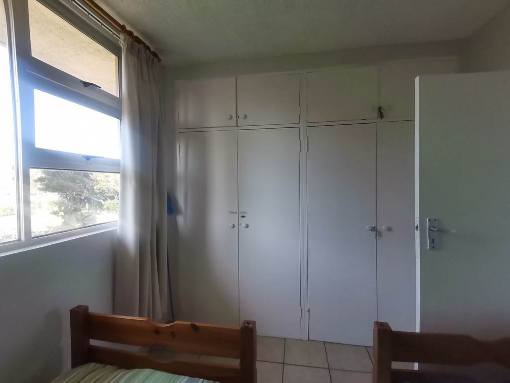 2 Bed Apartment in Uvongo photo number 20