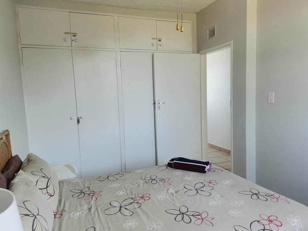 2 Bed Apartment in Uvongo photo number 18