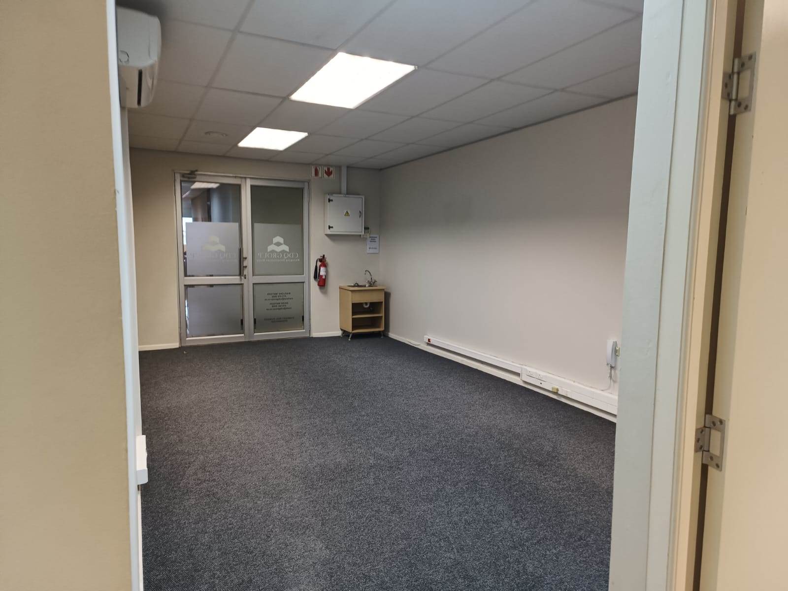 94  m² Commercial space in Tableview photo number 6