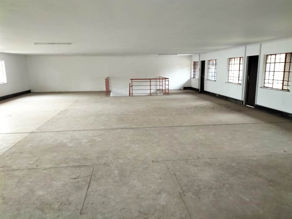 233  m² Commercial space in Halfway Gardens photo number 4