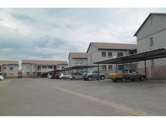 3 Bed Apartment in Waterval East photo number 1