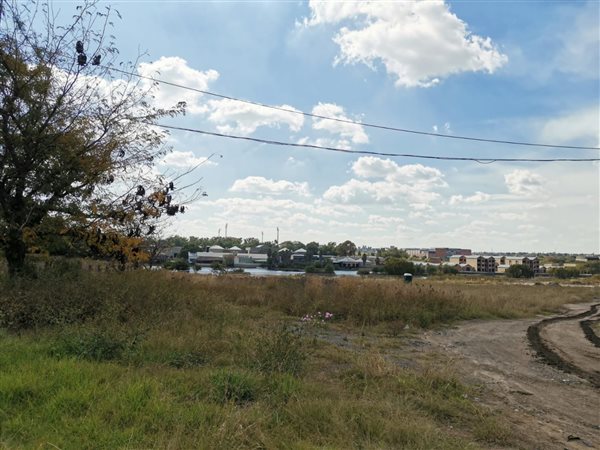 1774 m² Land available in Secunda