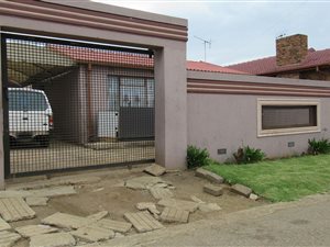 2 Bed House in Moletsane