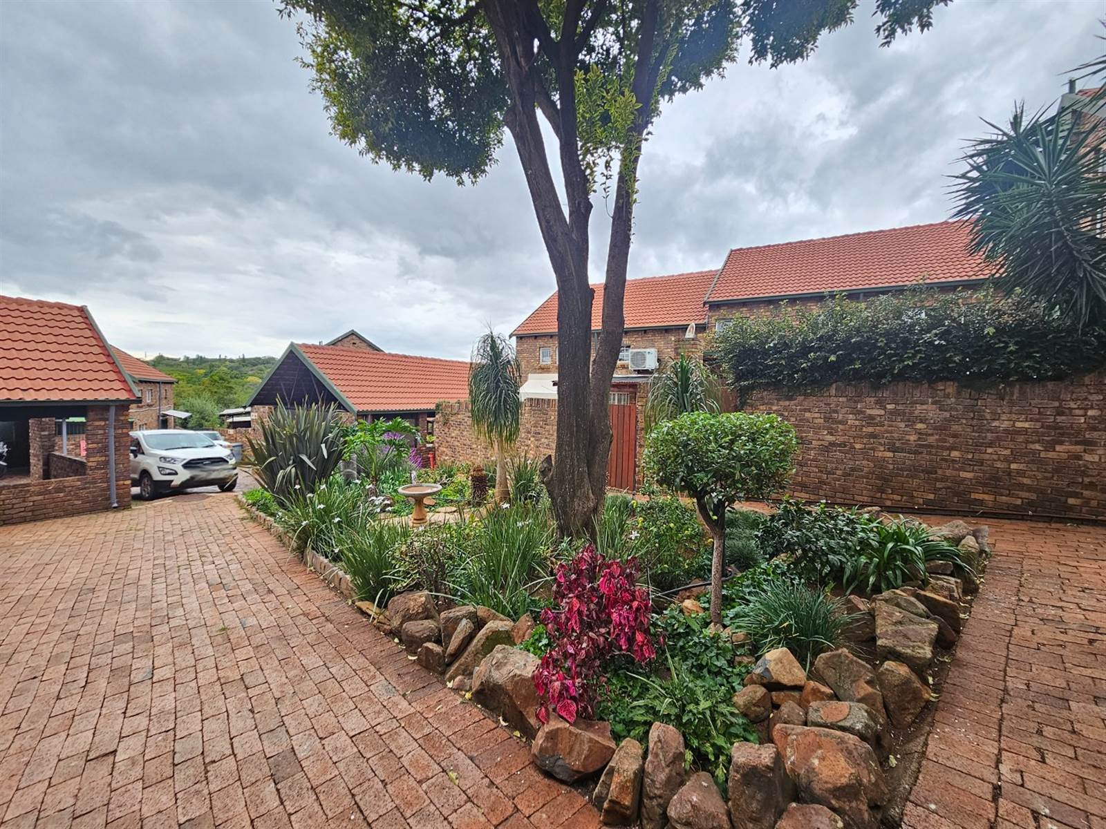 3 Bed Townhouse in Garsfontein photo number 20