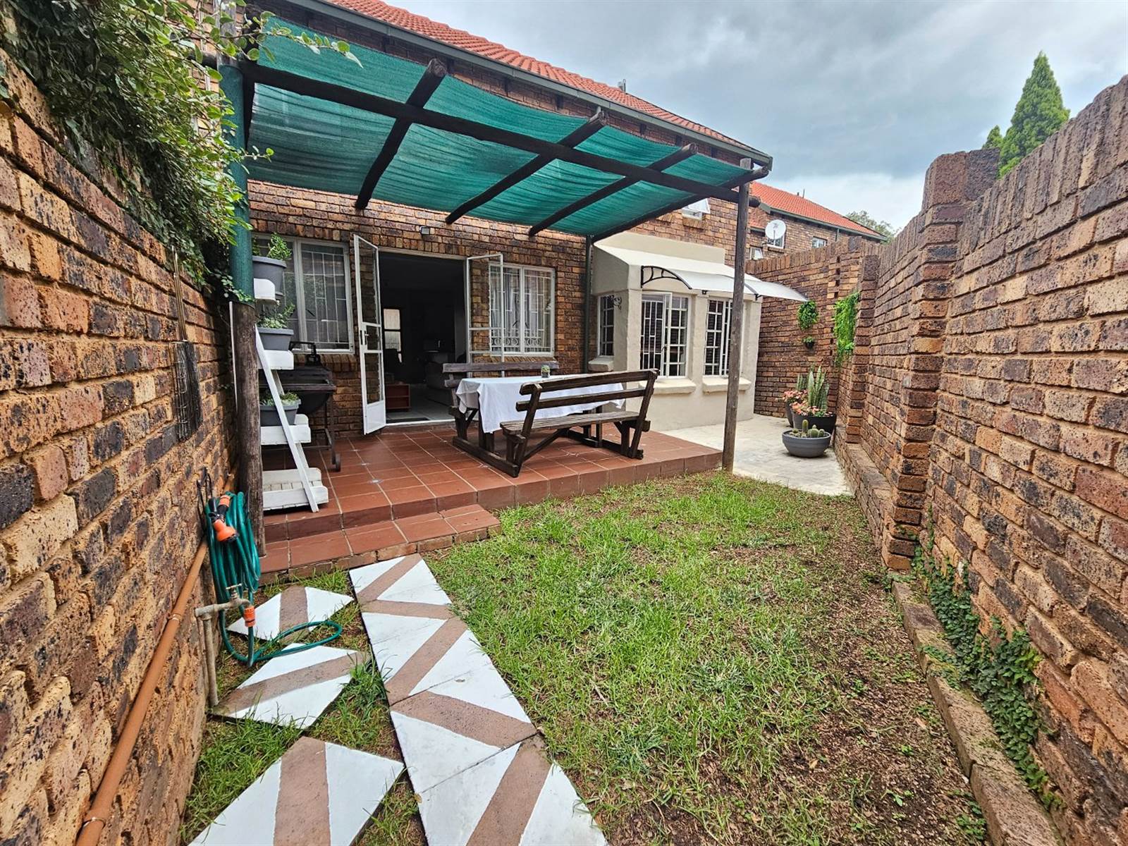 3 Bed Townhouse in Garsfontein photo number 19