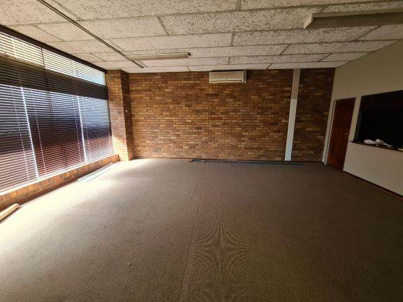 1527  m² Office Space in Kimberley Central photo number 3