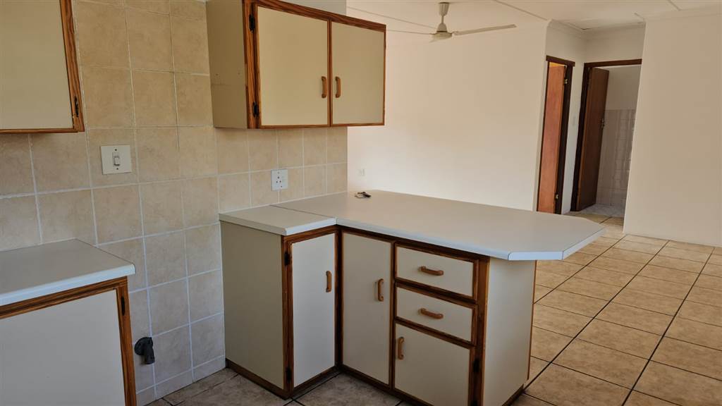 2 Bed Townhouse in Stilbaai photo number 20
