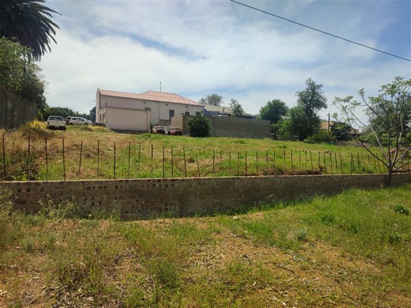 825 m² Land