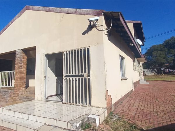 4 Bedroom House 4 Bedroom House