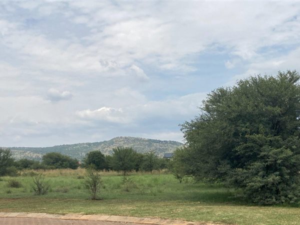 1372 m² Land available in Melodie