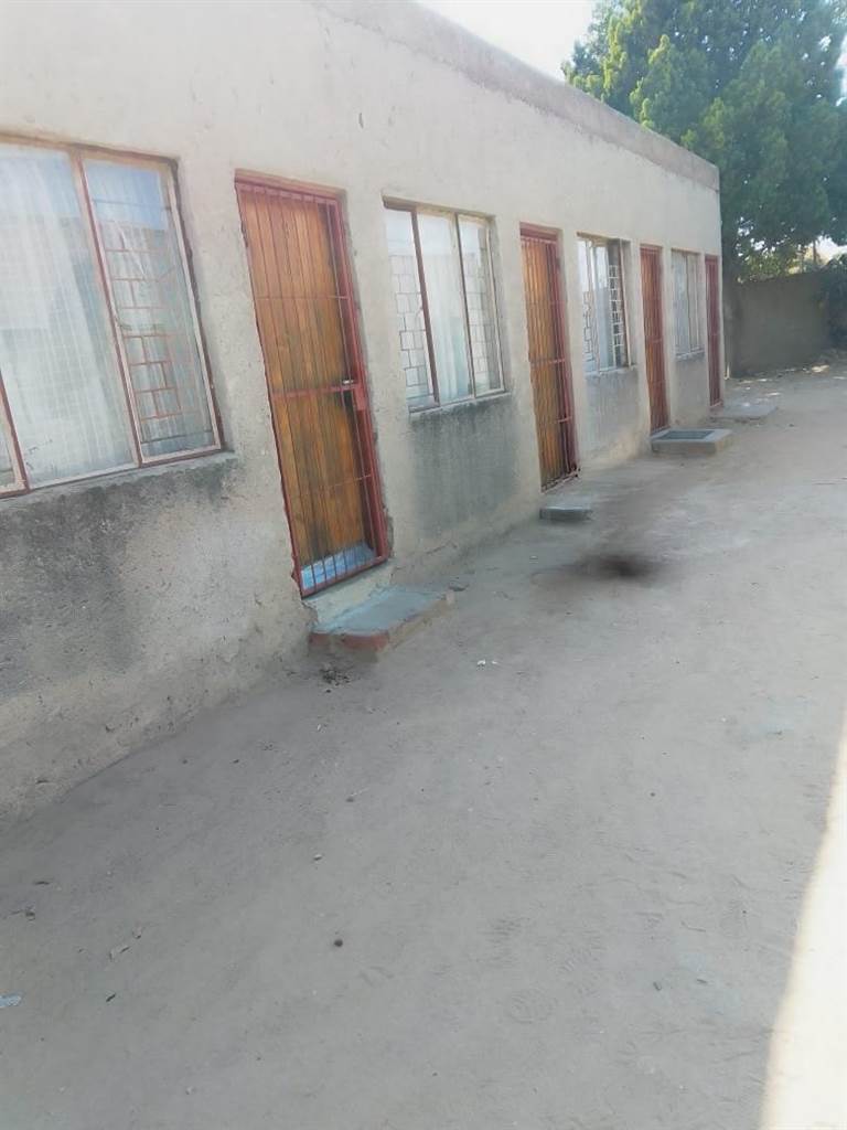 13 Bed House in Seshego photo number 1