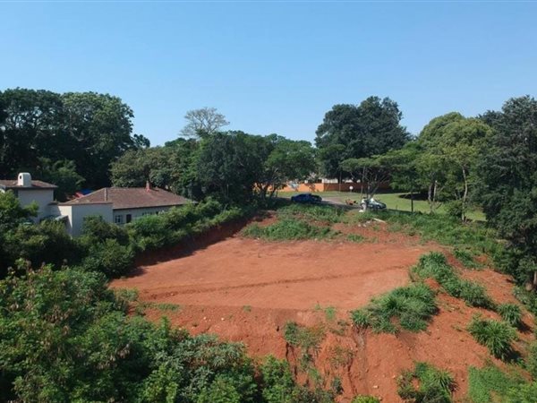 1800 m² Land available in Forest Hills