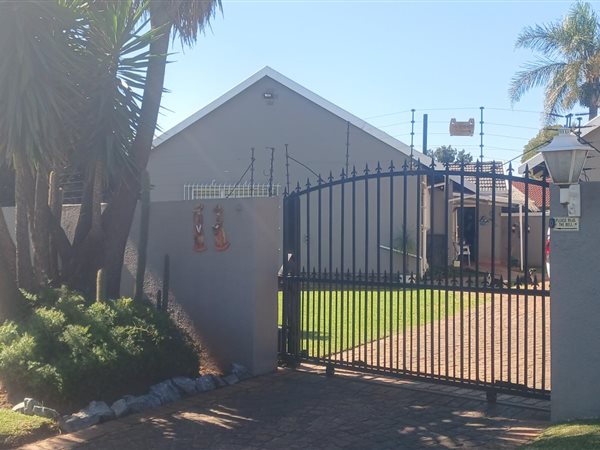 3 Bedroom House 3 Bedroom House