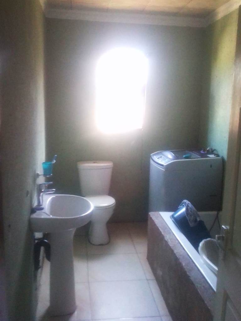 2 Bed House in Lethlabile photo number 12