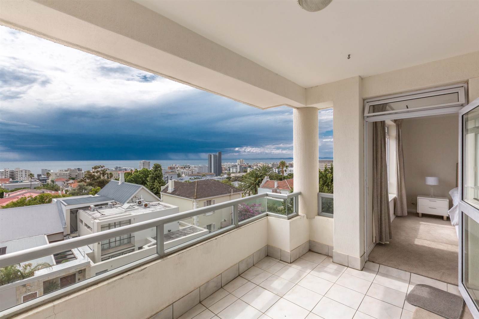 2 Bed Apartment in Fresnaye photo number 1