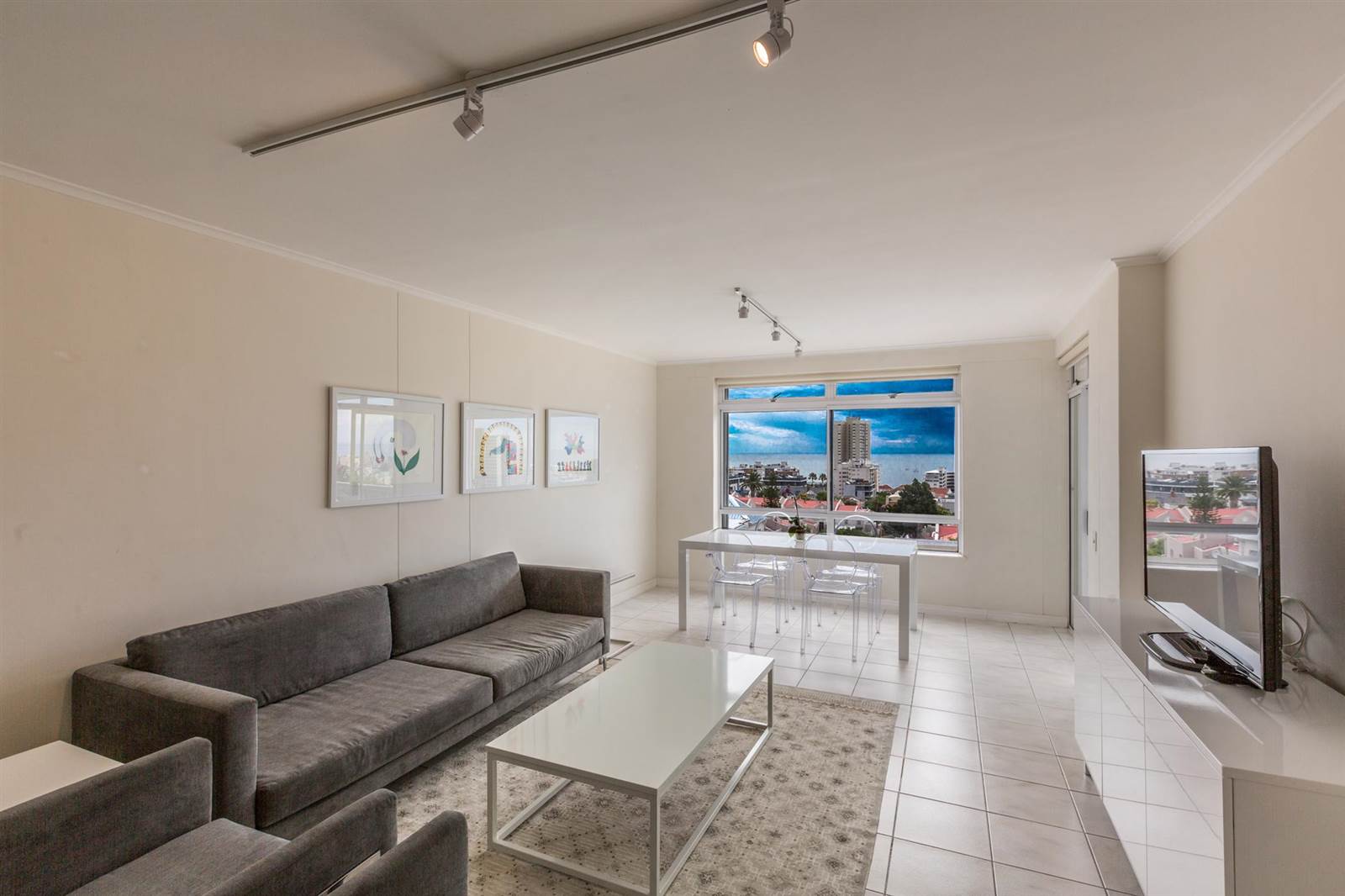 2 Bed Apartment in Fresnaye photo number 5