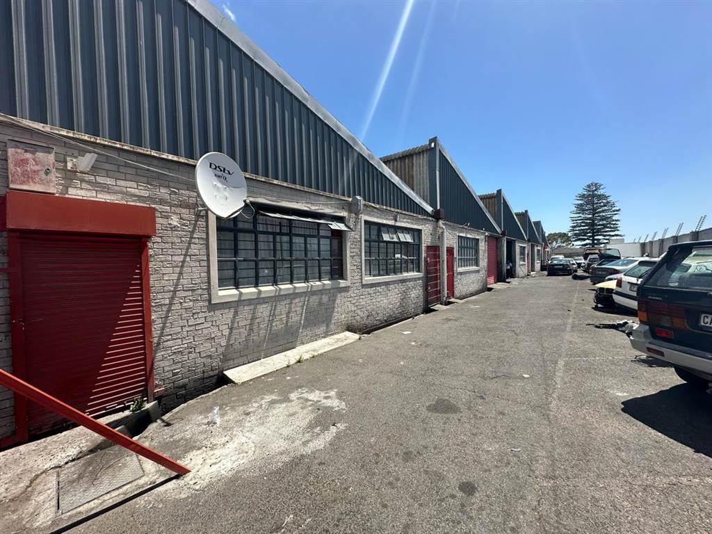 1250  m² Industrial space in Hanover Park photo number 1
