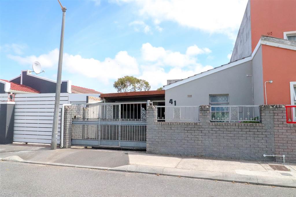 3 Bed House in Mitchells Plain photo number 16
