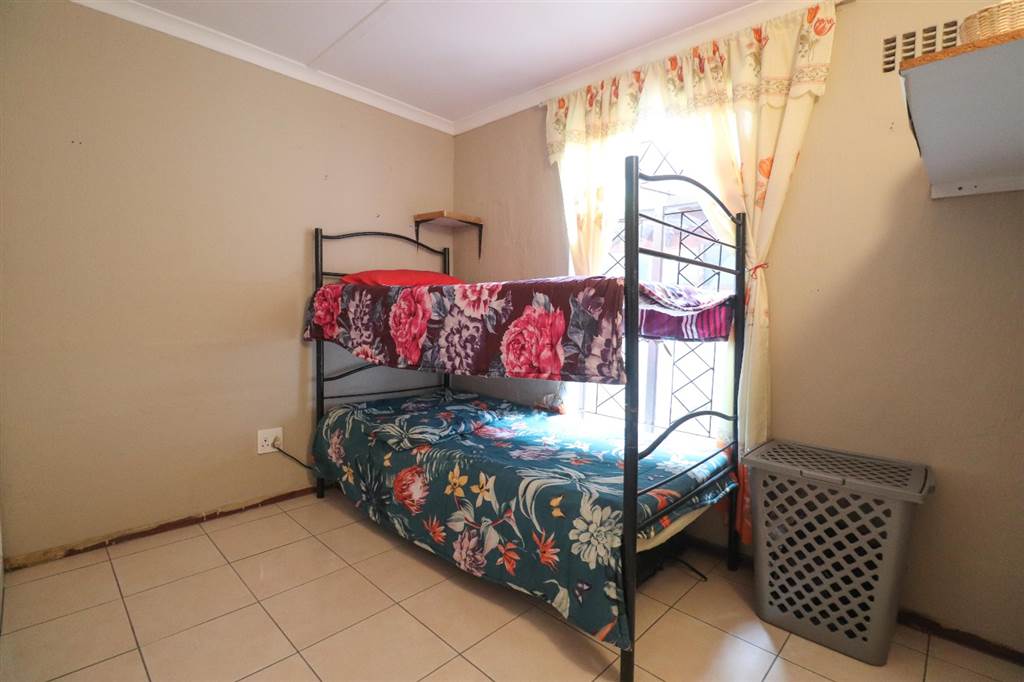 3 Bed House in Mitchells Plain photo number 8