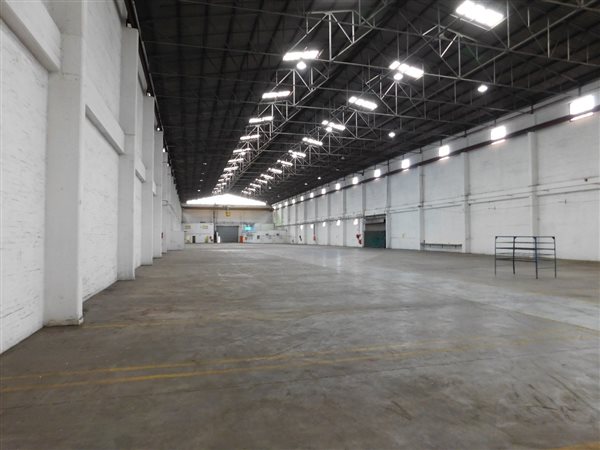 4 200  m² Commercial space