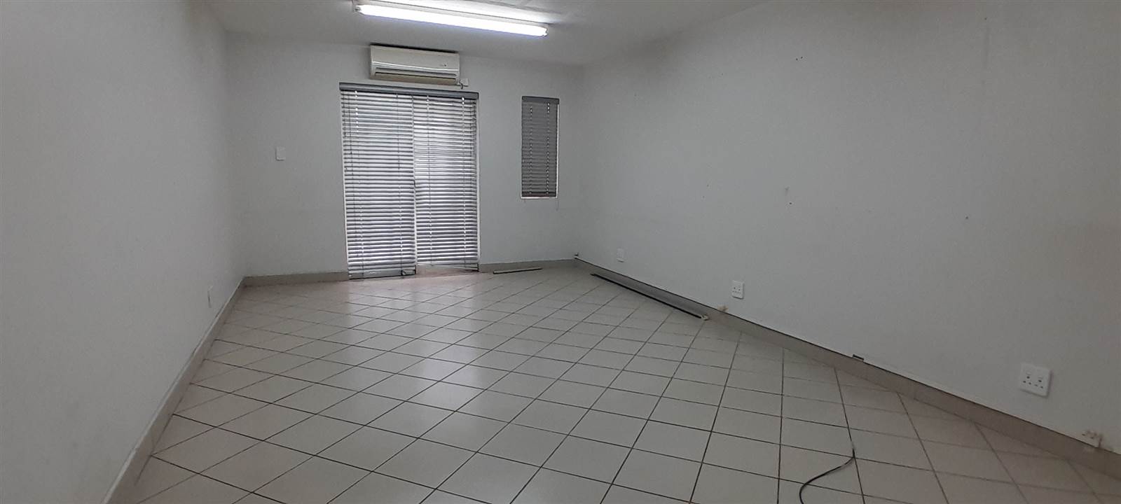 408  m² Commercial space in Rustenburg Central photo number 17