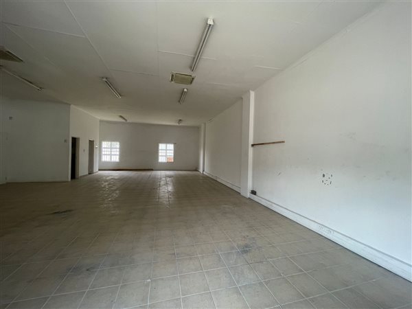 300  m² Commercial space