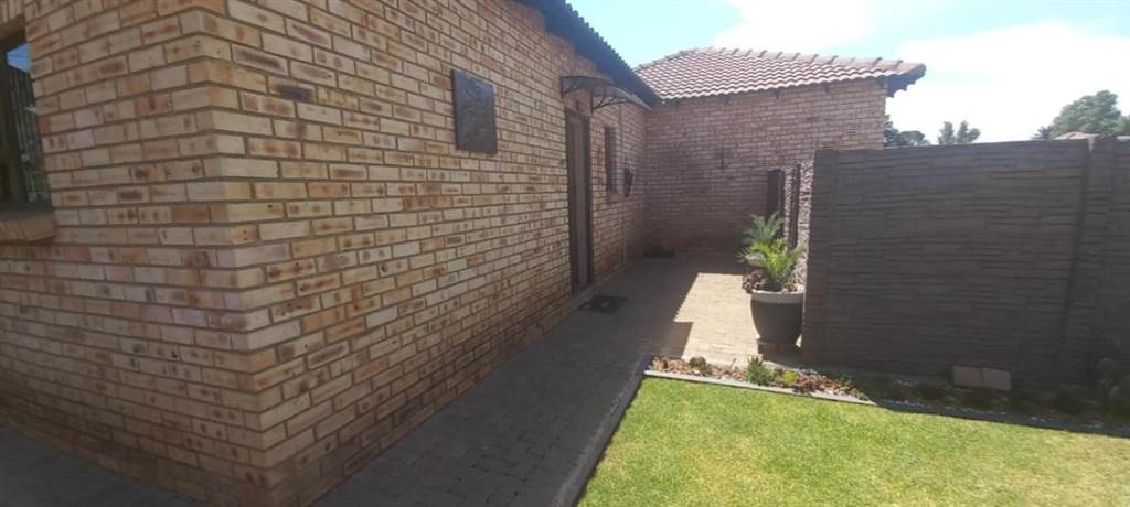 3 Bed House in Riversdale photo number 10