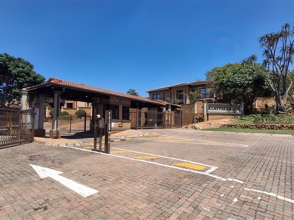 877 m² Land