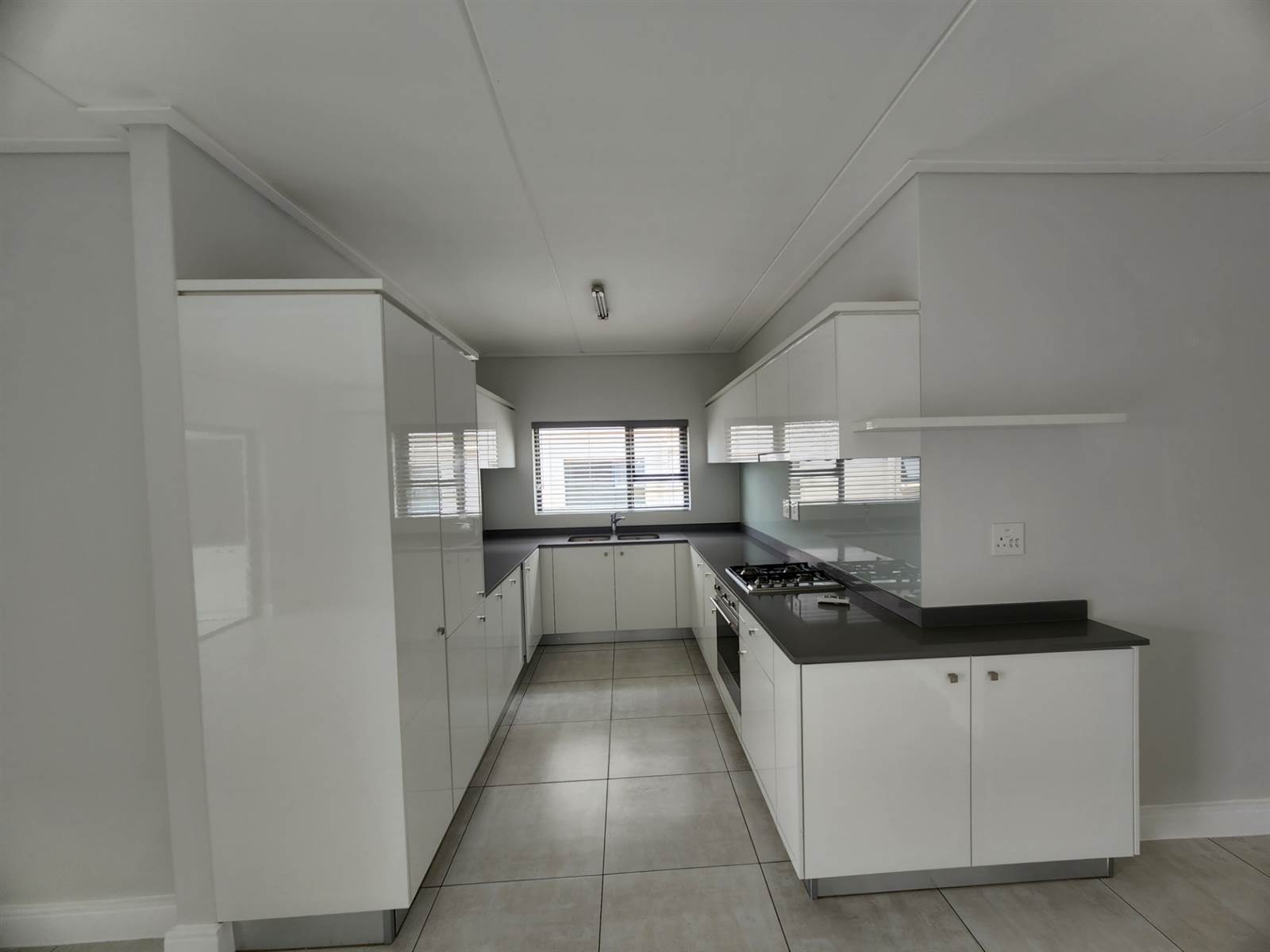 3 Bed Apartment in Waterfall Estate photo number 2